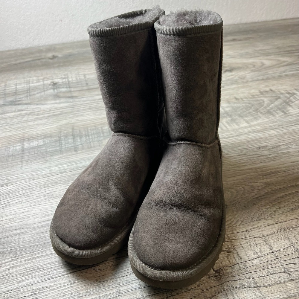 UGG Classic Short Boots Womens 7 Grey Suede Shearling 5825 Mid Calf Pull On